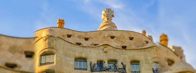 Trip Barcelona Stadt Urlaub Barcelona - Casa Mila ist ein Wohngebäude im Viertel L'Eixample von Barcelona entworfen vom katalanischen Architekten Antoni Gaudí. Das Casa Milà wurde zwischen 1906 und 1910 gebaut.