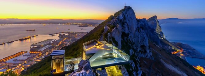 Trip Barcelona Reisetipps - Ein ehemaliger militärischer Aussichtspunkt, der in eine hochmoderne Glasplattform und einen Gehweg umgewandelt wurde, der einen unvergleichlichen Blick über das Mittelmeer bietet. Ein ununterbrochener 360º-Panorama-Aussichtspunkt, der so spektakulär ist wie nirgendwo sonst auf der Welt. Betreten Sie die 360-Grad-Umgebung und bekommen Sie ein Gefühl für die Freiheit und die Heiterkeit, die Sie beim Skywalk erleben werden. Die Militärgeschichte Gibraltars während des Zweiten Weltkriegs veranschaulicht Gibraltars Position als britische Festung seit dem frühen 18. Während des Zweiten Weltkriegs spielte Gibraltar eine wichtige Rolle sowohl im Atlantic Theatre als auch im Mediterranean Theatre und kontrollierte praktisch den gesamten Seeverkehr in und aus dem Mittelmeer vom Atlantischen Ozean.